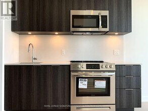 25 Richmond St E in Toronto, ON - Building Photo - Building Photo
