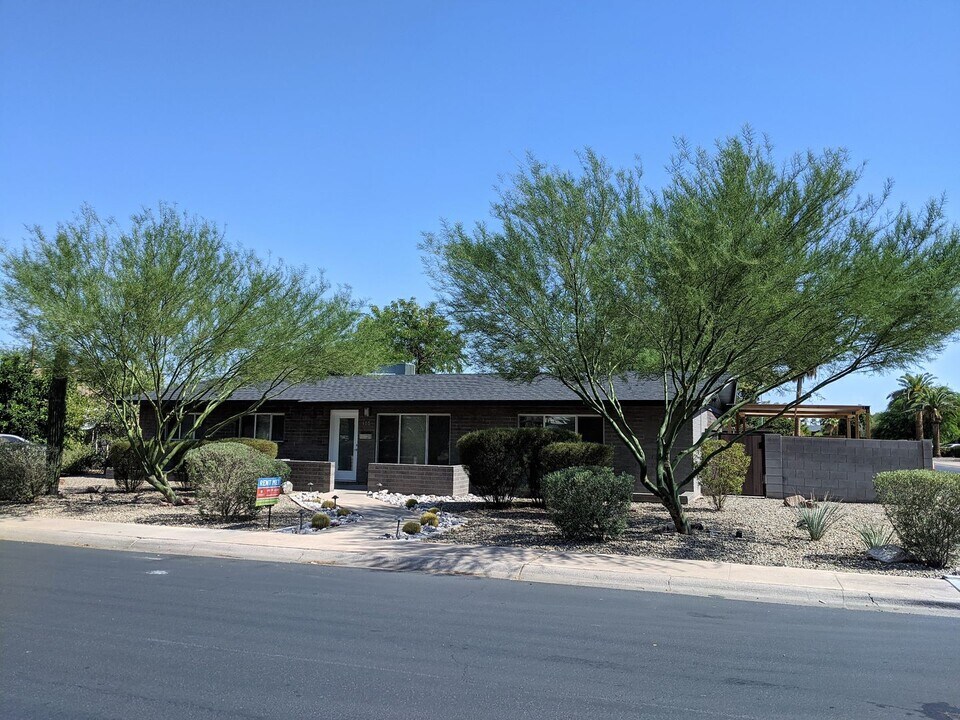 105 E Hermosa Dr in Tempe, AZ - Building Photo