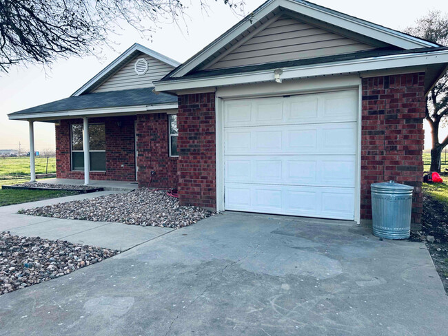 354 Private Rd 4523 in Decatur, TX - Building Photo - Building Photo