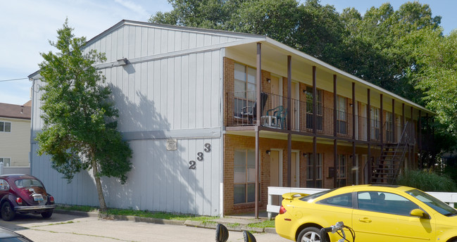 233 W Ocean View Ave in Norfolk, VA - Foto de edificio - Building Photo