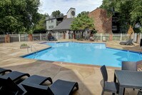 Building Photo - Post Oak Apartamentos in Louisville, Kentucky