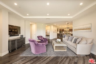 460 N Palm Dr in Beverly Hills, CA - Building Photo - Building Photo