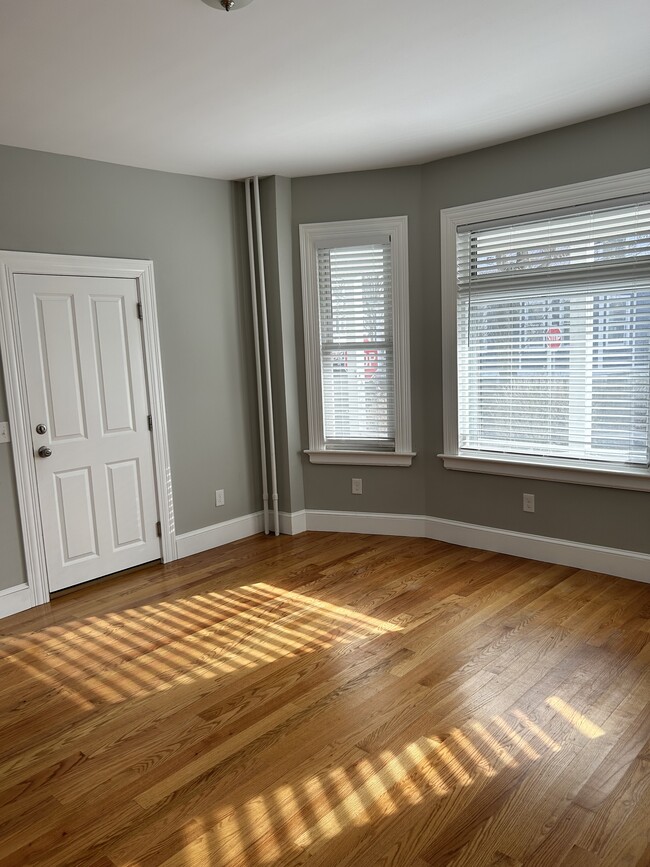 34 Channing St, Unit 1 in Newport, RI - Foto de edificio - Building Photo