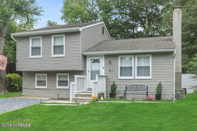 310 Falcon Dr in Little Egg Harbor Township, NJ - Building Photo - Building Photo