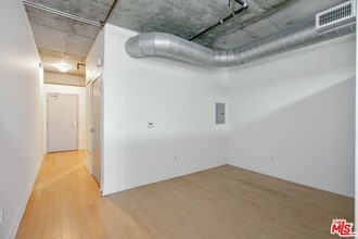 645 W 9th St in Los Angeles, CA - Building Photo - Building Photo