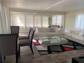 10 Boca Ciega St in Nokomis, FL - Foto de edificio - Building Photo