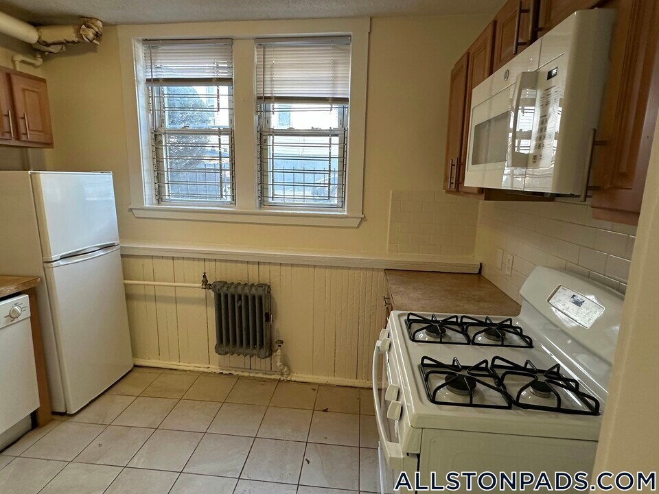 524 Cambridge St, Unit 1 in Boston, MA - Building Photo