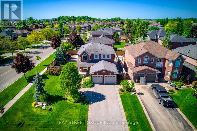 42 Gooderham Dr in Halton Hills, ON - Building Photo - Building Photo