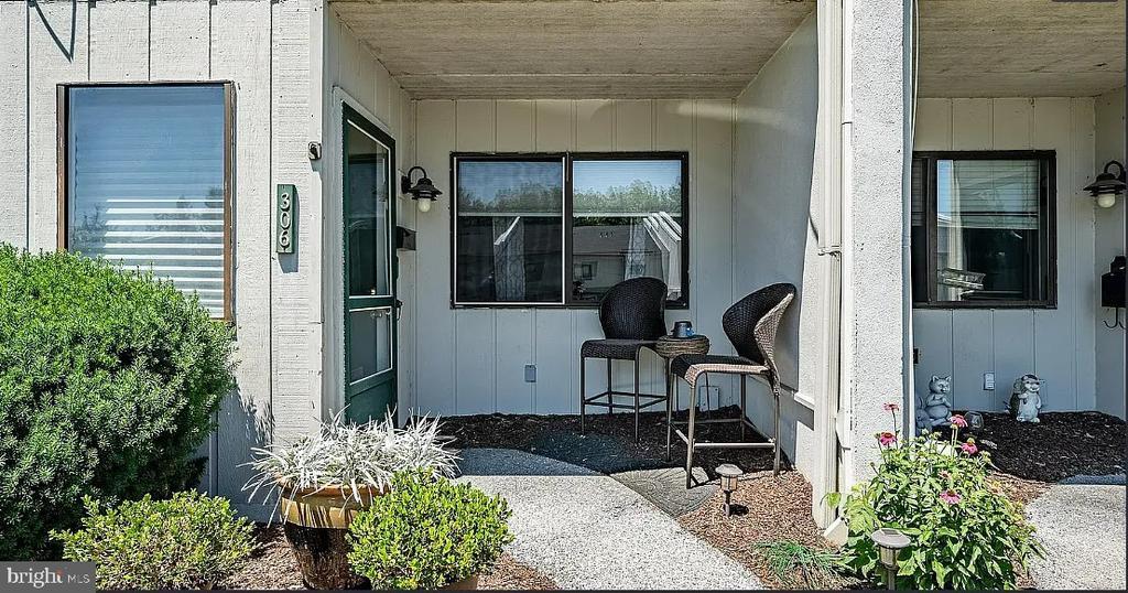 306 Summit House in West Chester, PA - Building Photo