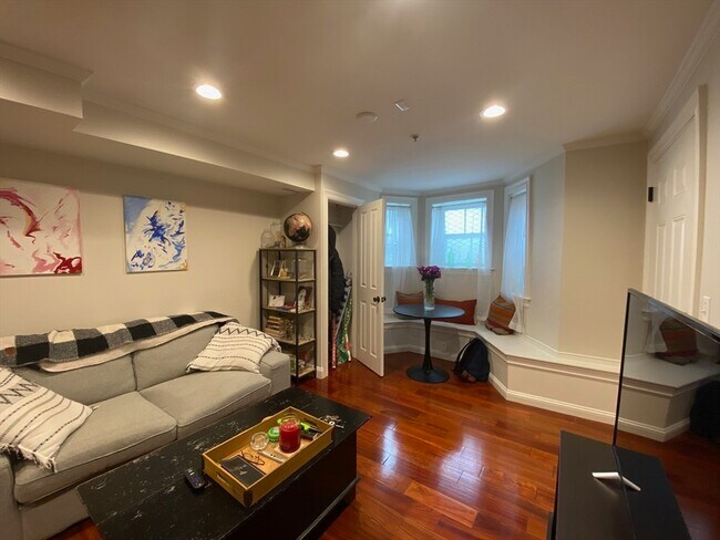 92 Pleasant St in Boston, MA - Building Photo - Building Photo