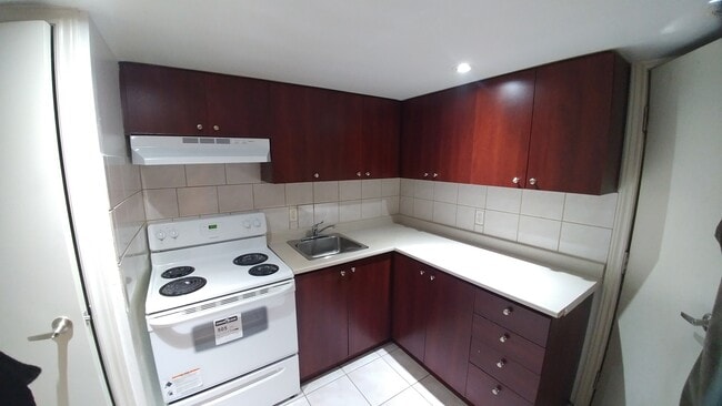 120 Kitchener Rd in Toronto, ON - Building Photo - Building Photo