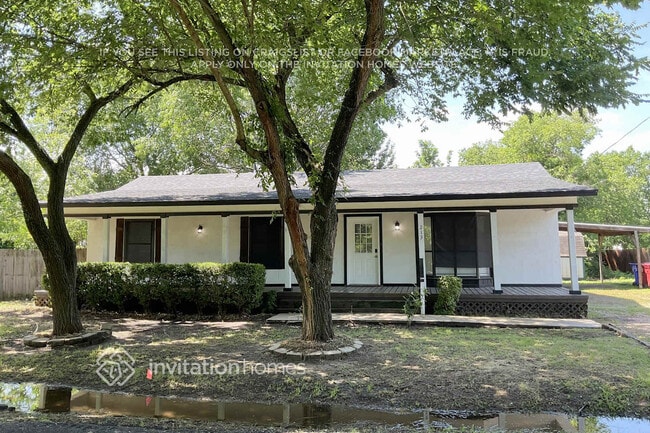 property at 213 E Gail Ln