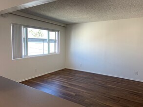 741 Manhattan Beach Blvd in Manhattan Beach, CA - Building Photo - Building Photo