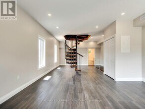 201 Victoria Ave N in Hamilton, ON - Building Photo - Building Photo