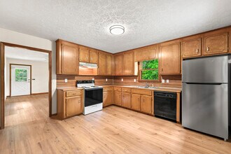 105 McWhirter Pl in Canton, GA - Building Photo - Building Photo