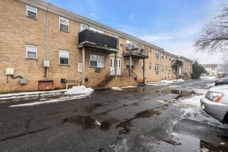 5th Avenue Apartments in Roselle, NJ - Foto de edificio - Building Photo