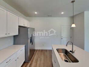 11131 Callahorn Dr in Charlotte, NC - Foto de edificio - Building Photo