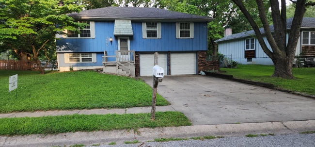 property at 1605 SE Stratford St