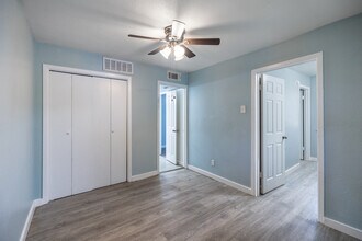 VILLA VALENCIA in Irving, TX - Building Photo - Interior Photo