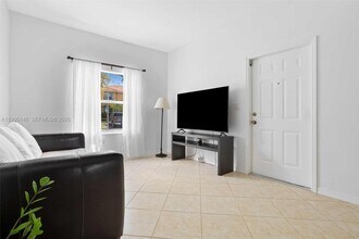 970 SW 144th Ave in Pembroke Pines, FL - Building Photo - Building Photo