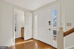 6178 Morning Glory Rd in Alexandria, VA - Building Photo