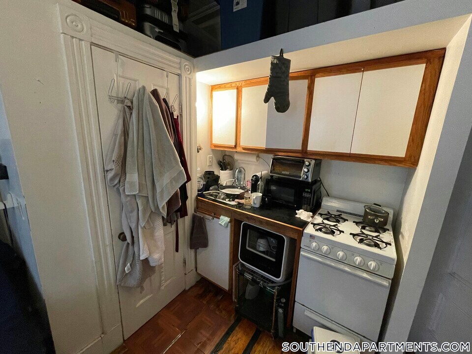 25 Cumberland St in Boston, MA - Building Photo
