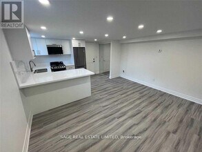 1084 Avenue Rd in Toronto, ON - Building Photo - Building Photo