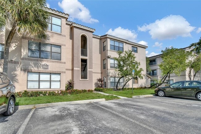 2866 S University Dr in Davie, FL - Building Photo - Building Photo