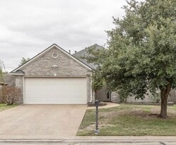 3818 Dresden Ln in College Station, TX - Building Photo