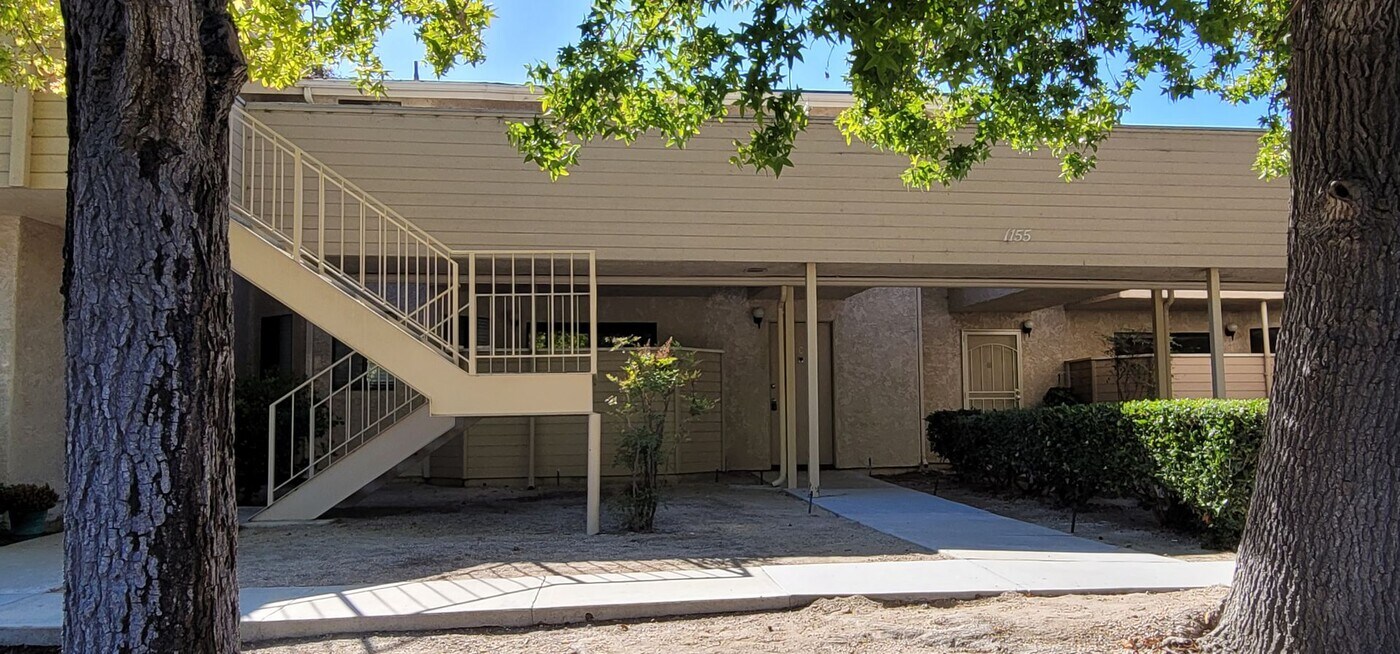 1155 Johnson Dr in Ventura, CA - Building Photo