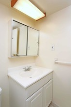 Greenbriar Club Apartments in Philadelphia, PA - Building Photo - Interior Photo