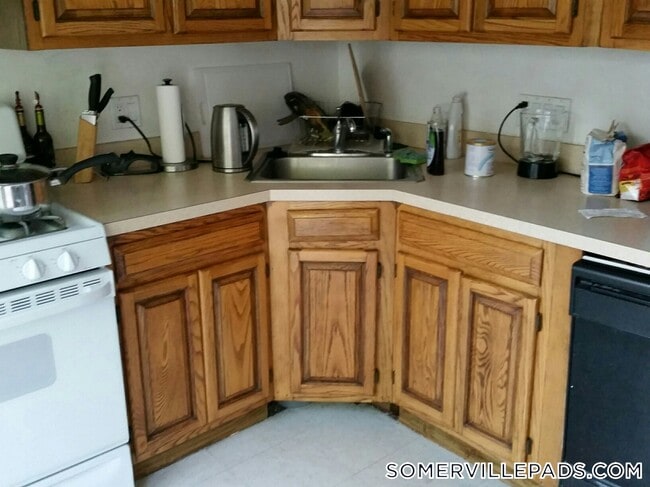 339 Beacon St, Unit A in Somerville, MA - Foto de edificio - Building Photo