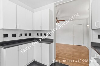 755 Shady Dr E in Pittsburgh, PA - Building Photo - Building Photo