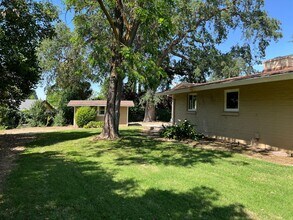 8141 Forest Oak Way in Citrus Heights, CA - Building Photo - Building Photo