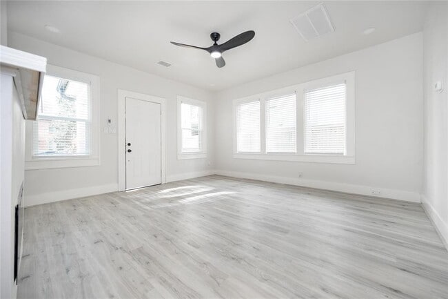property at 1936 Hawthorne St