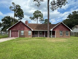 702 Woods Ct in Hinesville, GA - Building Photo