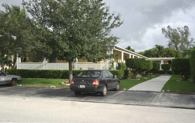 1135 97th St in Bay Harbor Islands, FL - Foto de edificio - Building Photo