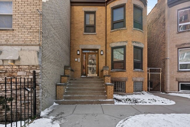 property at 5739 N Winthrop Ave