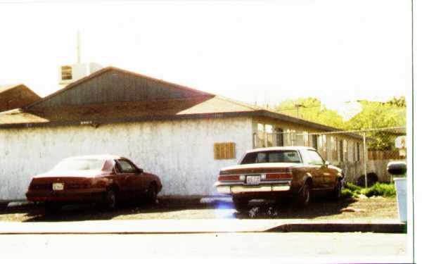 2553 Ellis St in North Las Vegas, NV - Foto de edificio - Building Photo