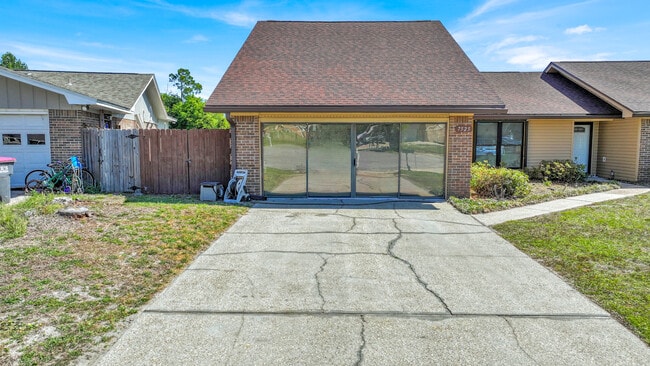 7525 Melody Ln in Panama City, FL - Foto de edificio - Building Photo