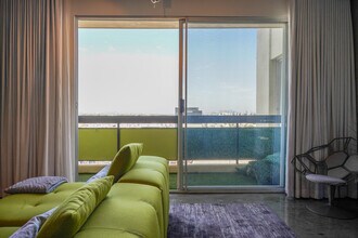 321 S San Vicente Blvd in Los Angeles, CA - Building Photo - Building Photo