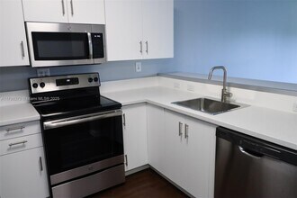 9779 Nob Hill Ct in Sunrise, FL - Building Photo - Building Photo