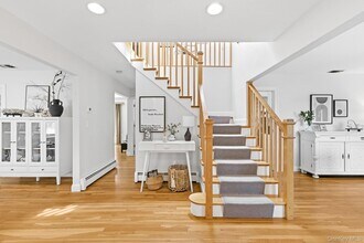 26 Devonshire Dr in White Plains, NY - Building Photo - Building Photo