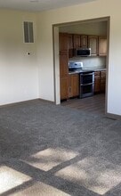 105 Wapak St, Unit Suite #2 in Wapakoneta, OH - Foto de edificio - Building Photo