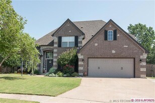 14109 E 87th Ter N in Owasso, OK - Building Photo
