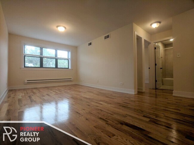 557 W Arlington Pl, Unit 3 in Chicago, IL - Building Photo - Building Photo