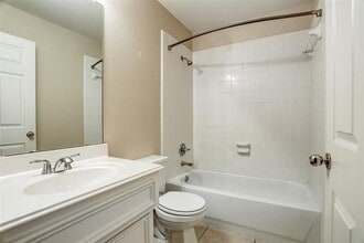 934 E Heights Hollow Ln in Houston, TX - Building Photo - Building Photo