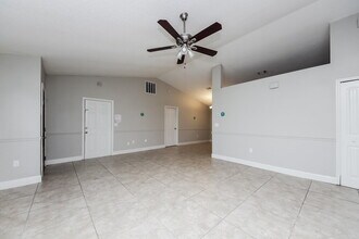 310 Medina Ct in Kissimmee, FL - Foto de edificio - Building Photo