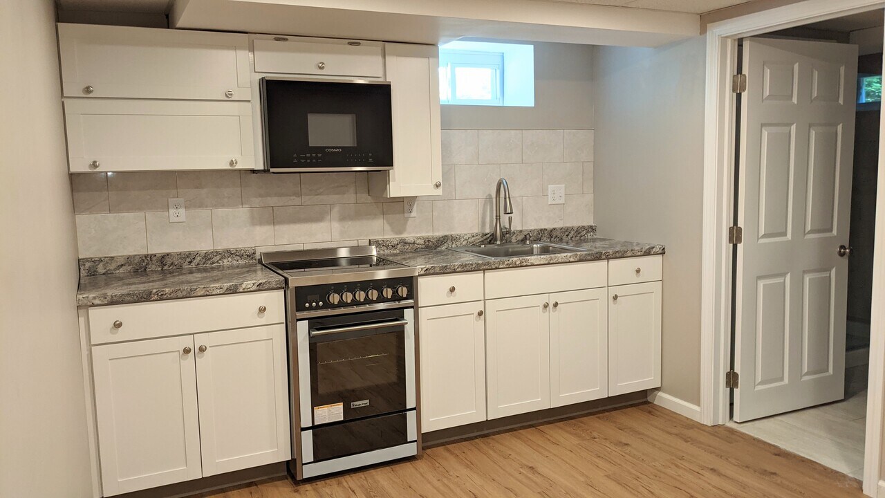 17 Columbus Rd in Woburn, MA - Building Photo