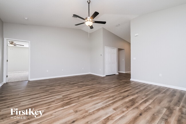 228 Roosevelt Ave in Masaryktown, FL - Building Photo - Building Photo